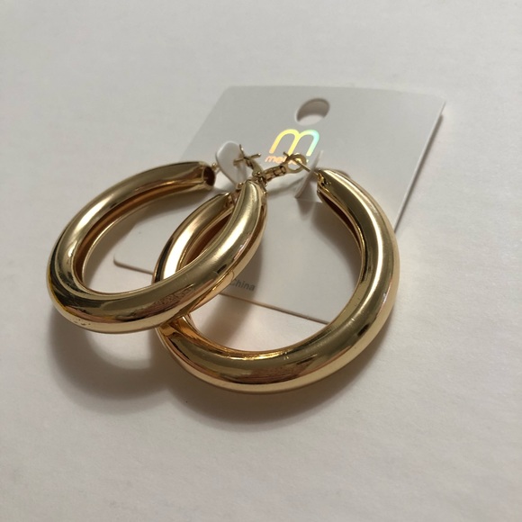 Gold large thick hoop earrings - Picture 3 of 7